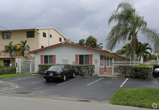 Building Photo - Riverbend Apartments