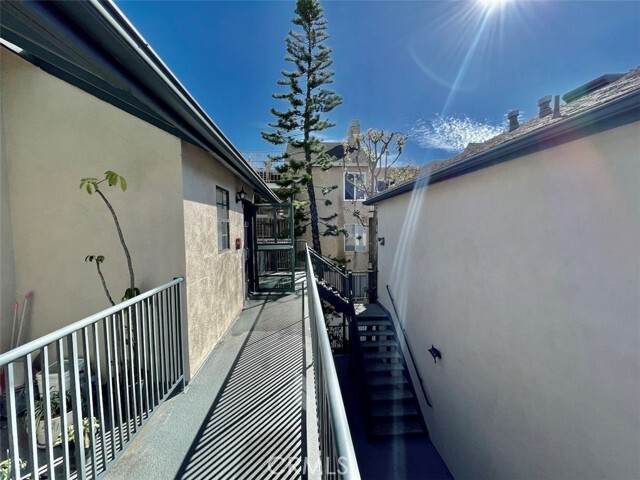 Building Photo - 1130 Newport Ave