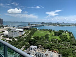 Building Photo - 900 Biscayne Blvd Building Photo - 900 Biscayne Blvd