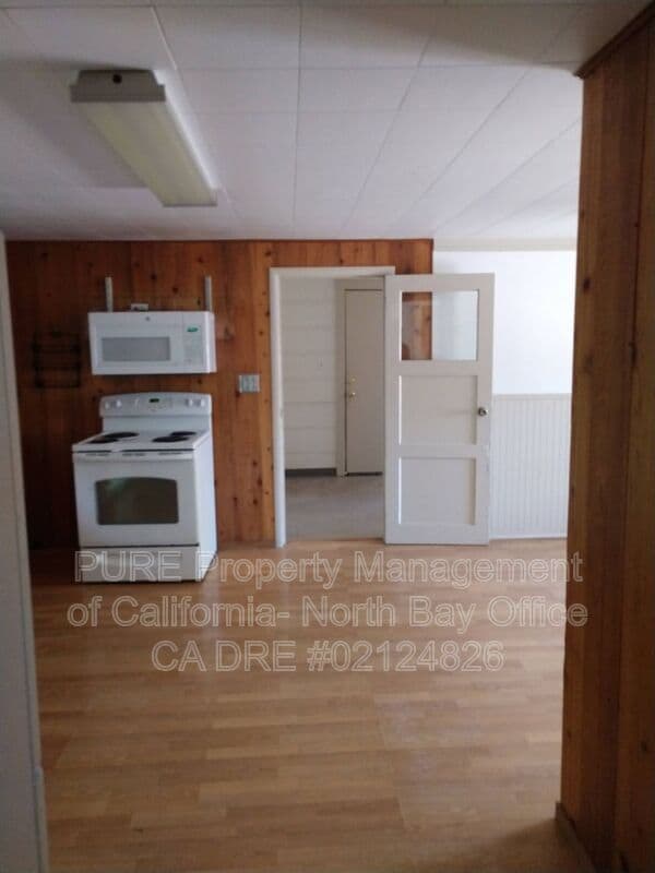 Building Photo - 1338 Helen Ave
