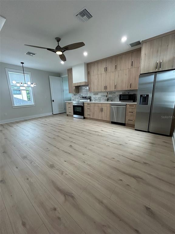 Foto del edificio - 468 44th Ave NE