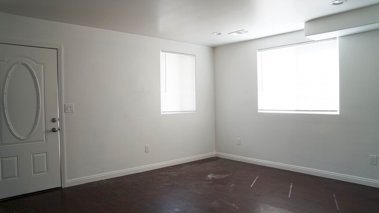 Primary Photo - Duplex in Culver City Adjacent - West Adams