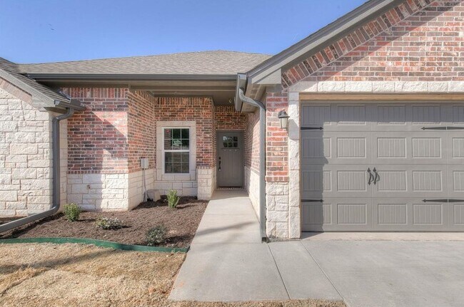 Building Photo - 2120 Christine Dr