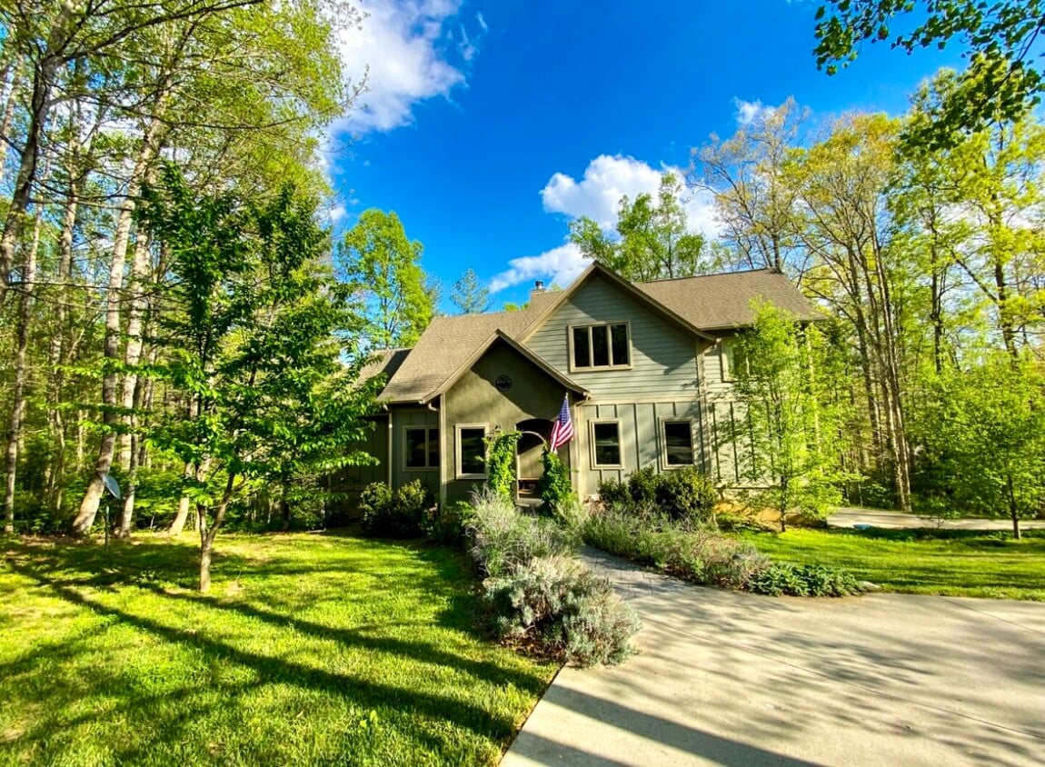 Primary Photo - 109 Blackberry Ln