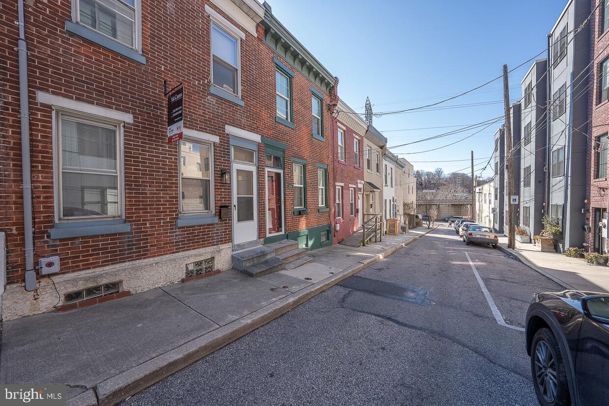 Primary Photo - 111 Kingsley St