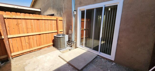 Building Photo - 1417 N Pennsylvania Ave