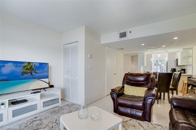 Foto del edificio - 221 Riviera Cir