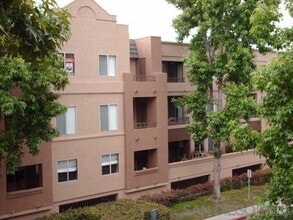 Building Photo - 3550 Lebon Dr