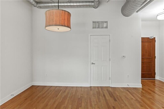 Building Photo - 3820 Roswell Rd NE