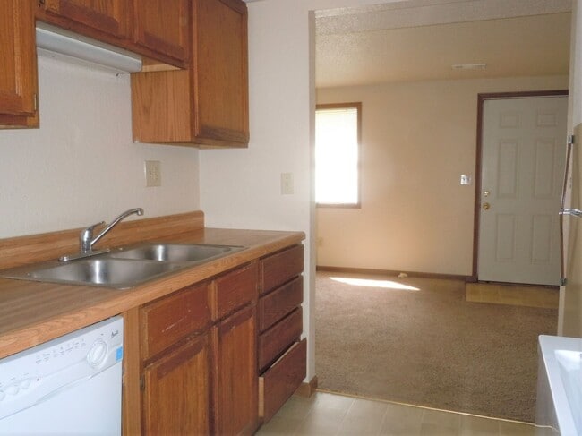 Building Photo - One Bedroom Condo with Fireplace and Stack...