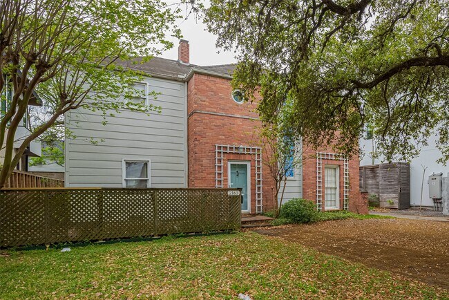 Foto del edificio - 2163 University Blvd