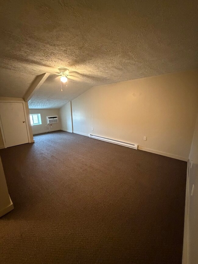 Building Photo - 690 W Judson St