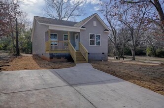 Building Photo - 551 S Center St