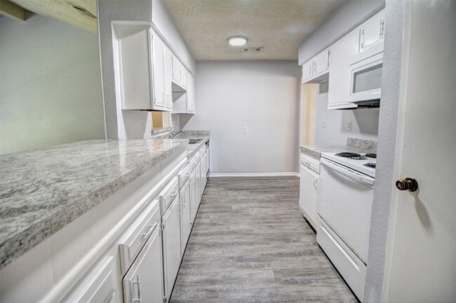Building Photo - 4515 Mossygate Dr