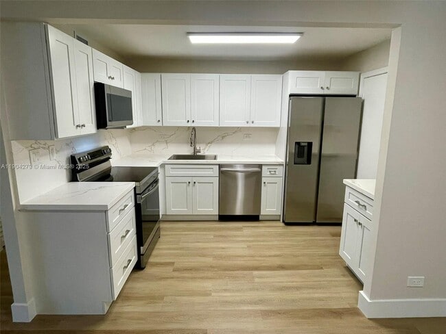 Building Photo - 8107 SW 72nd Ave