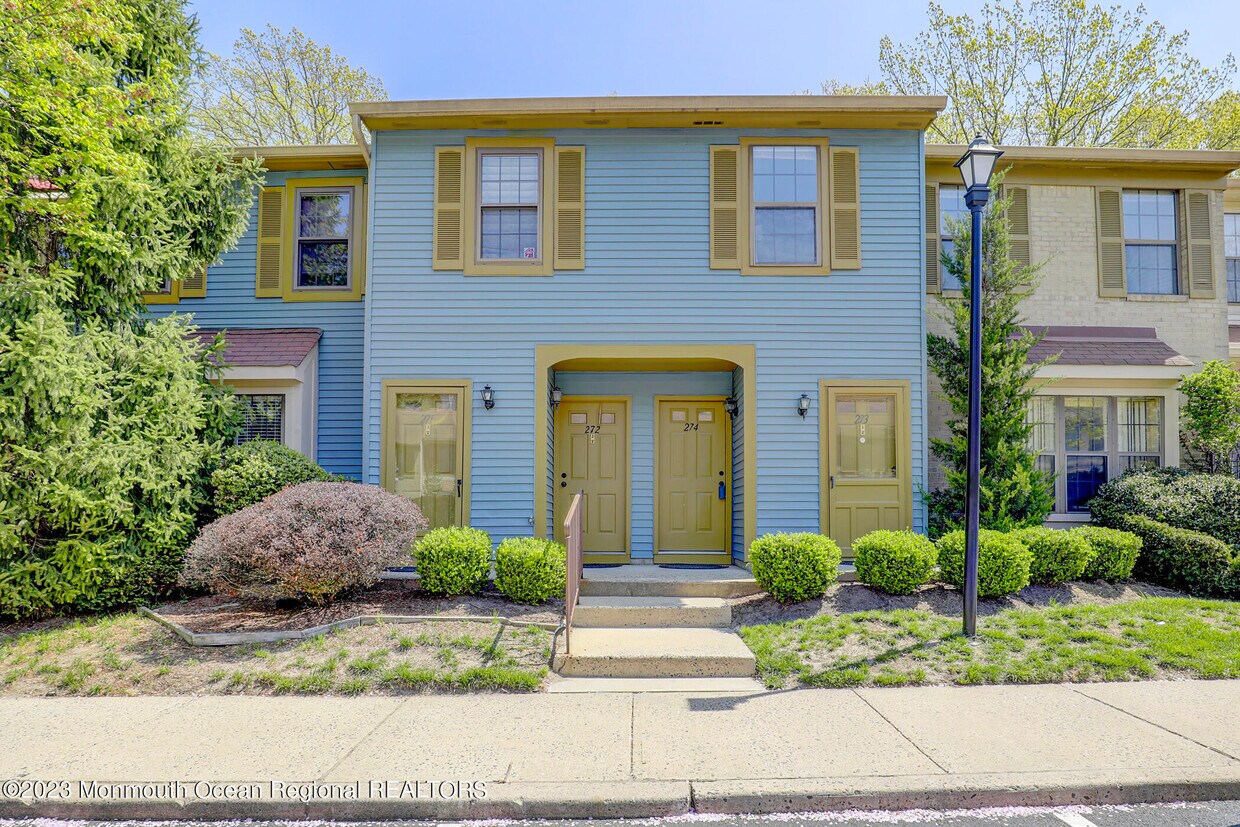 274 Gloucester Ct, Matawan, NJ 07747 Condo for Rent in Matawan, NJ