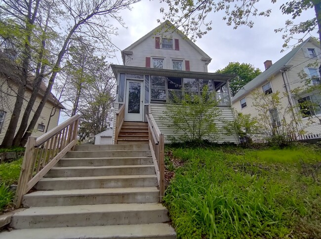 Building Photo - 622 Newhall St