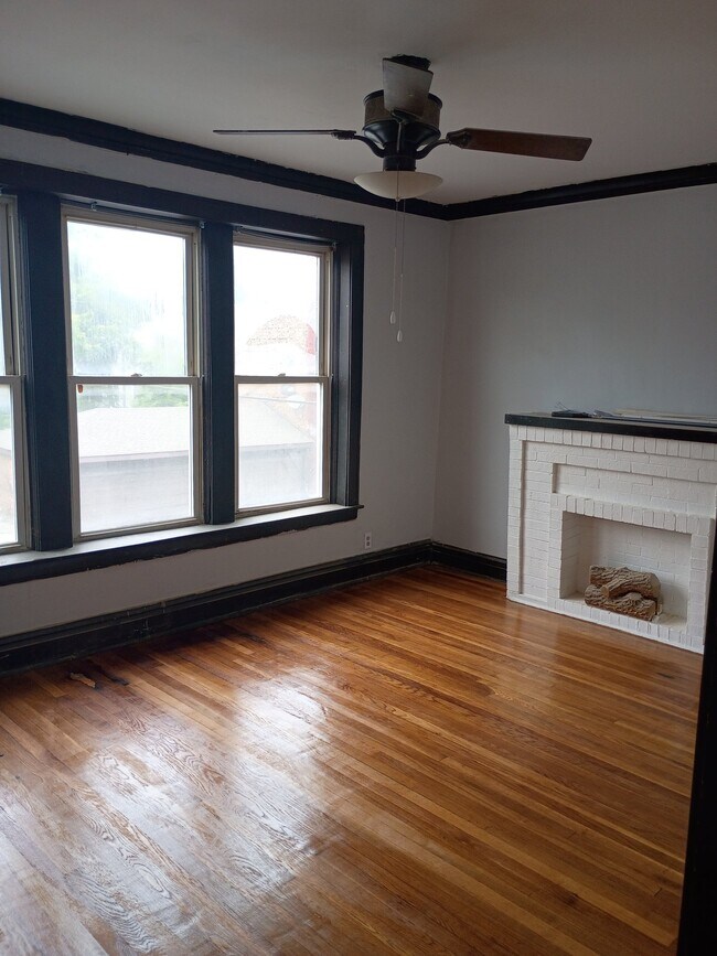 Foto del edificio - 611 E 76th St