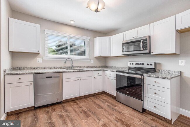 Foto del edificio - 141 Larchwood Ct