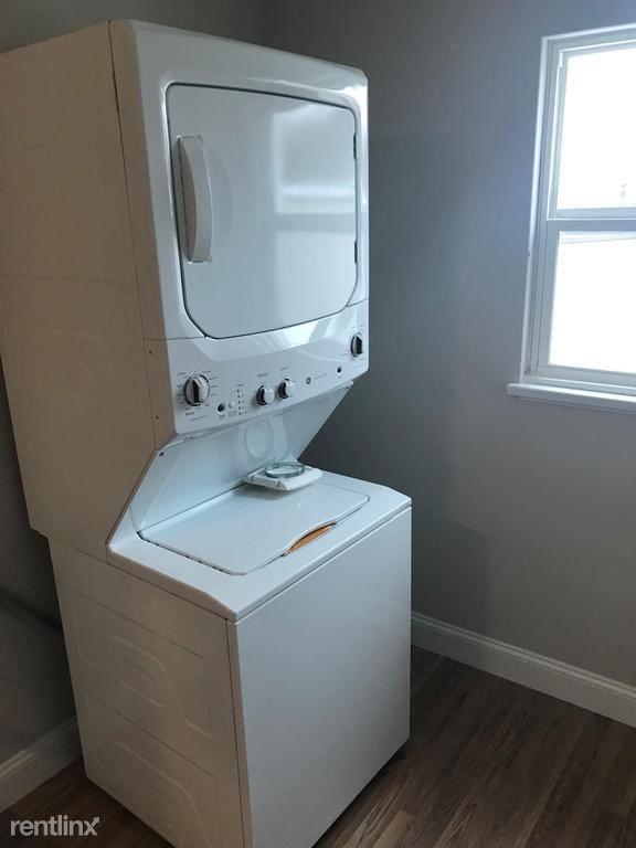 Foto del edificio - 666 Thompson Ave