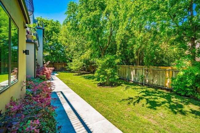 Foto del edificio - 206 E Live Oak St