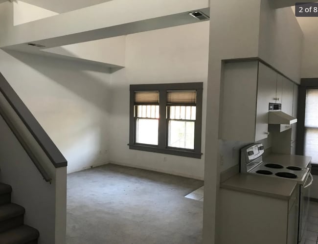 Living area & kitchen - 5830 S Kelly Ave