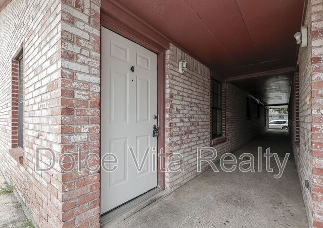 Building Photo - 2716 N 31st St