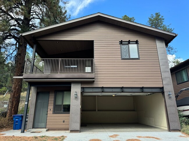 Building Photo - Beautiful Flagstaff Rental