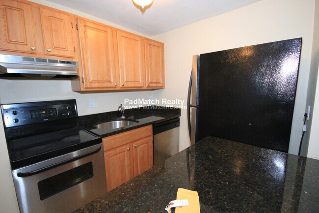 Building Photo - 385 Dorchester St