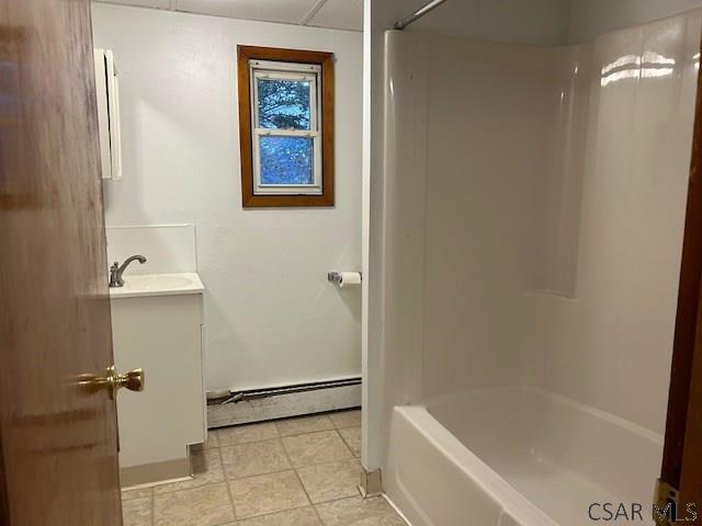 Building Photo - R2617 Bedford St