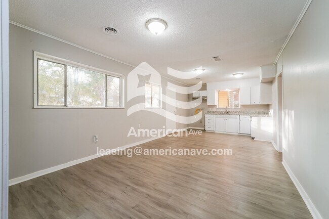 Building Photo - 2975 Lakewood Dr