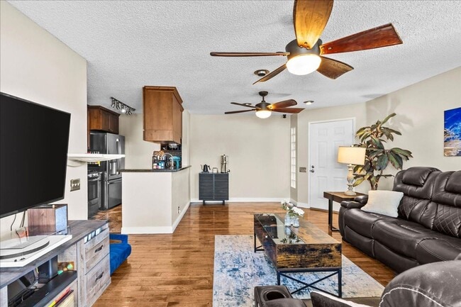 Building Photo - Corner end unit Two Bedroom Two Bath Townh...