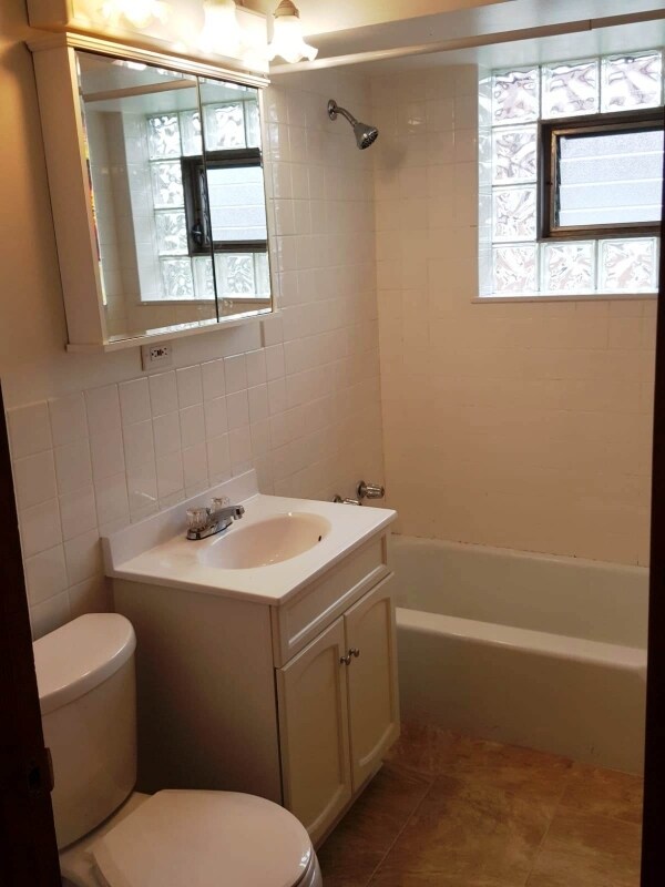 4413 Eberly Ave Unit 2B, Brookfield, IL 60513 Room for Rent in