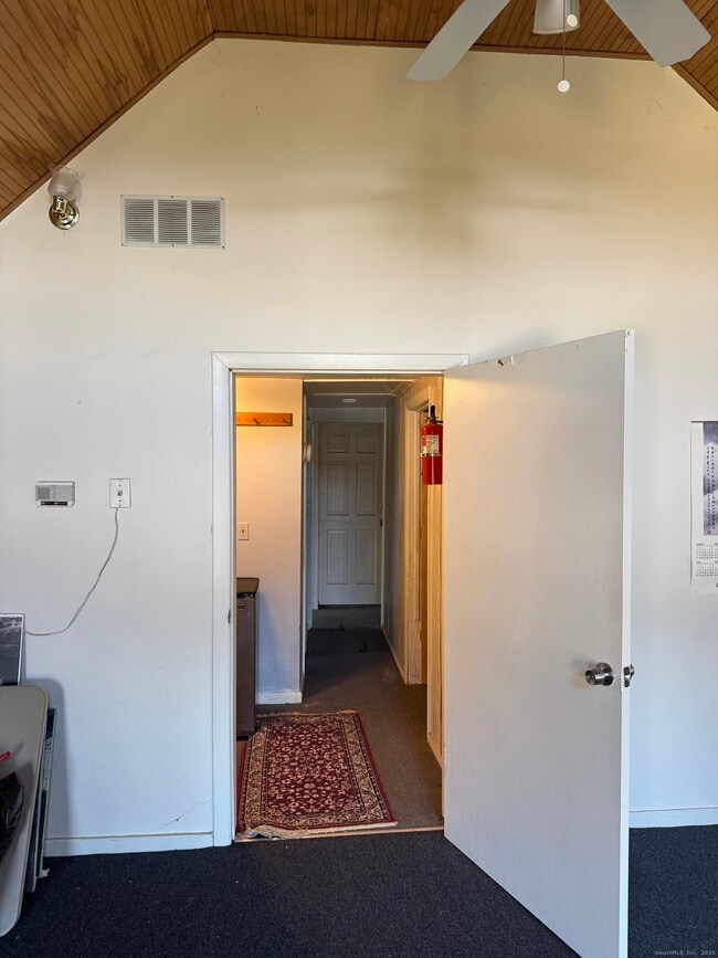 Building Photo - 64 Thompson St