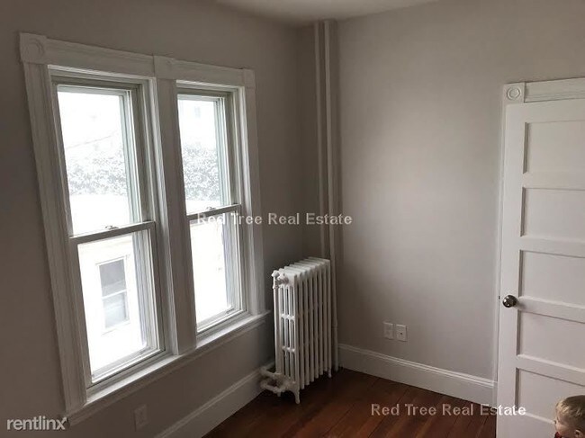 Building Photo - 755 Saratoga St