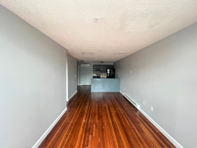 Building Photo - 32 Main St