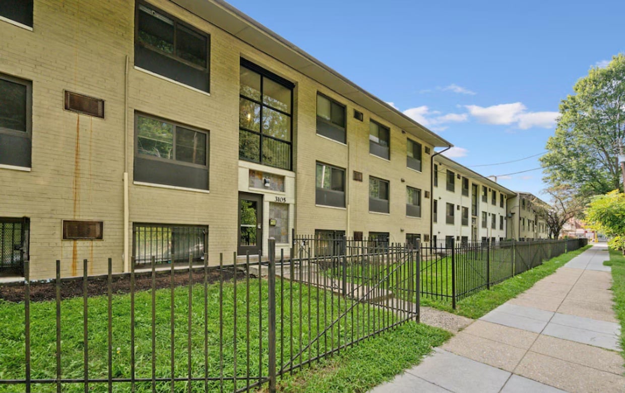 Primary Photo - Modern 2-Bedroom Apartment with In-Unit La...