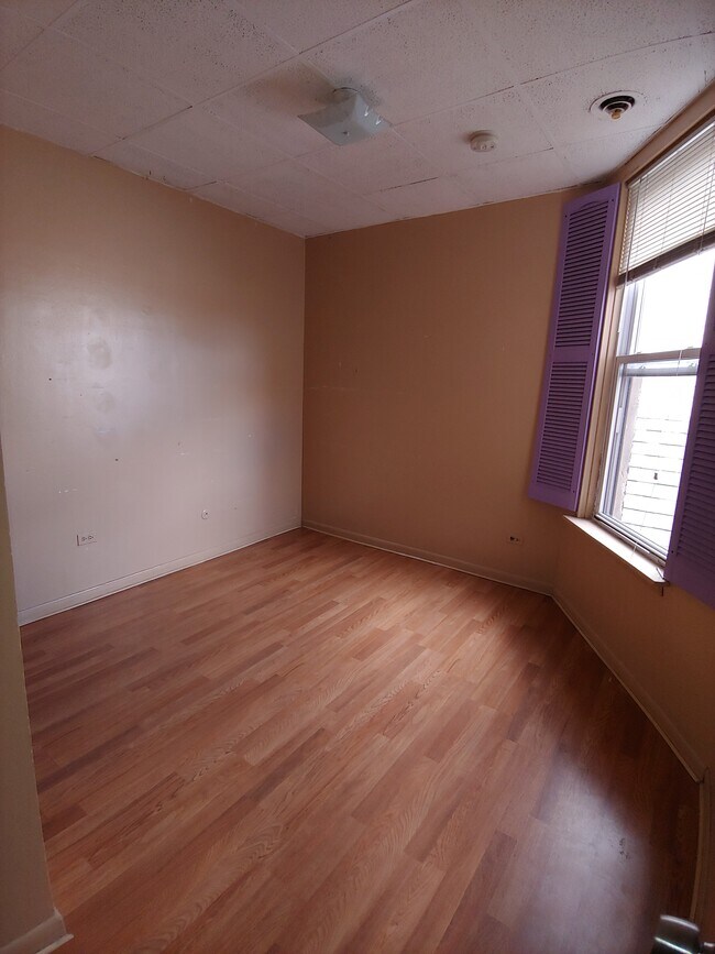 Building Photo - 1062 W Polk St