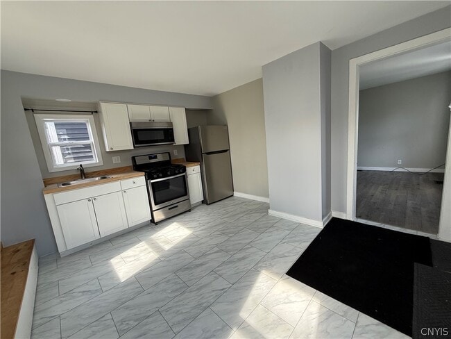 Foto del edificio - 250 W 2nd St