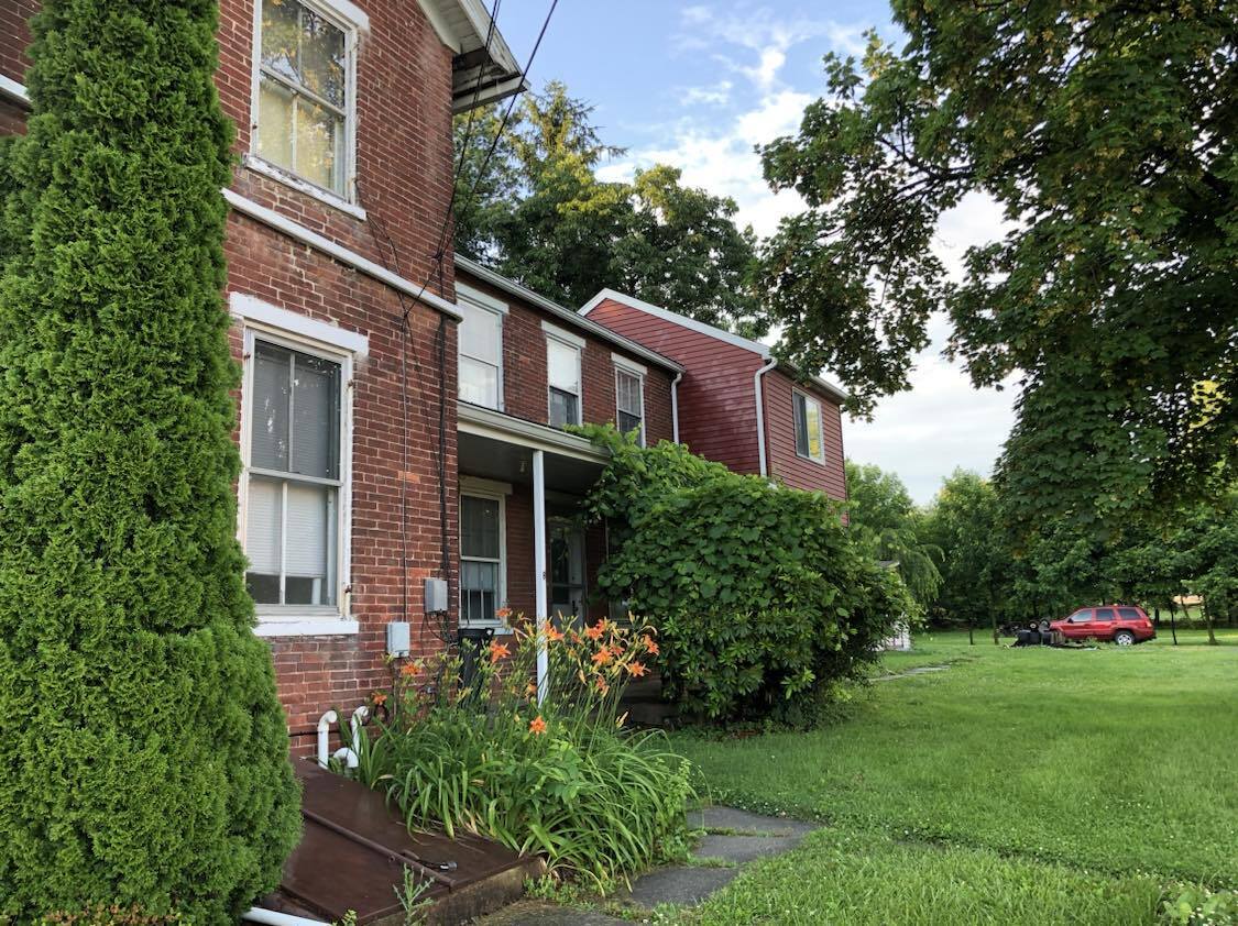 Primary Photo - 164 S River St