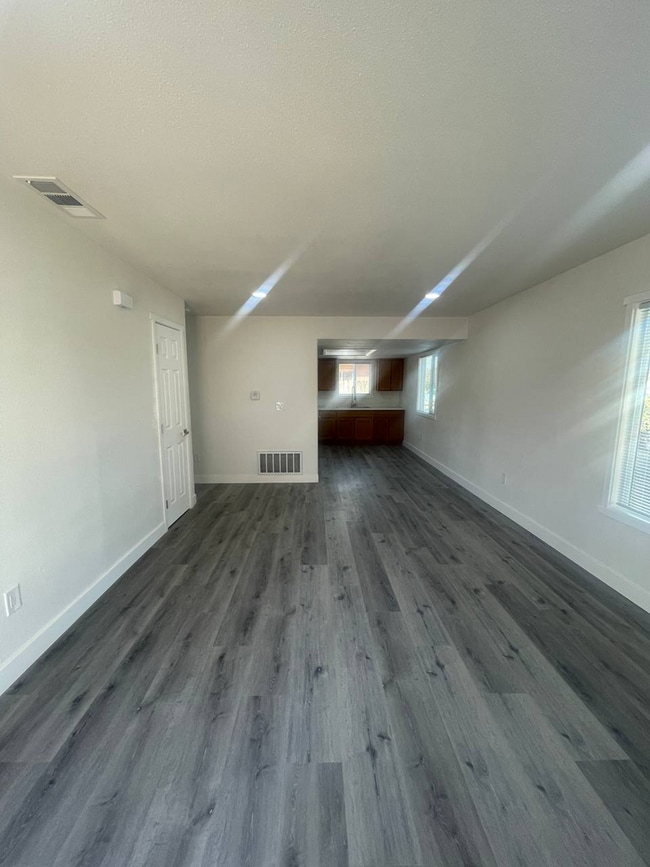 Building Photo - 148 E Amador St