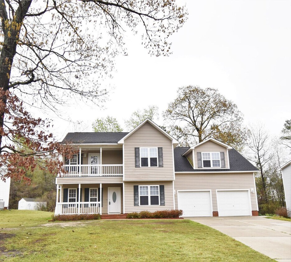 Primary Photo - 4 Bedroom, 2 Bathroom : Pets under 30 lbs