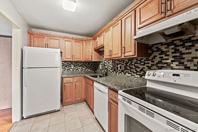 Building Photo - 85 Oxbow Dr
