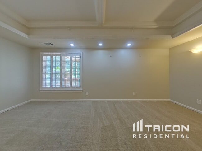 Building Photo - 391 Spring Willow Dr NW