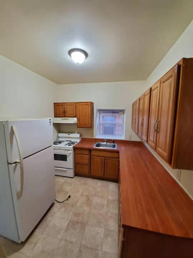 Kitchen - 9525 115th St