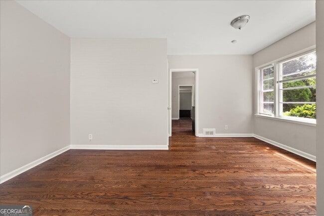 Photo - 1935 Handley Ave SW House