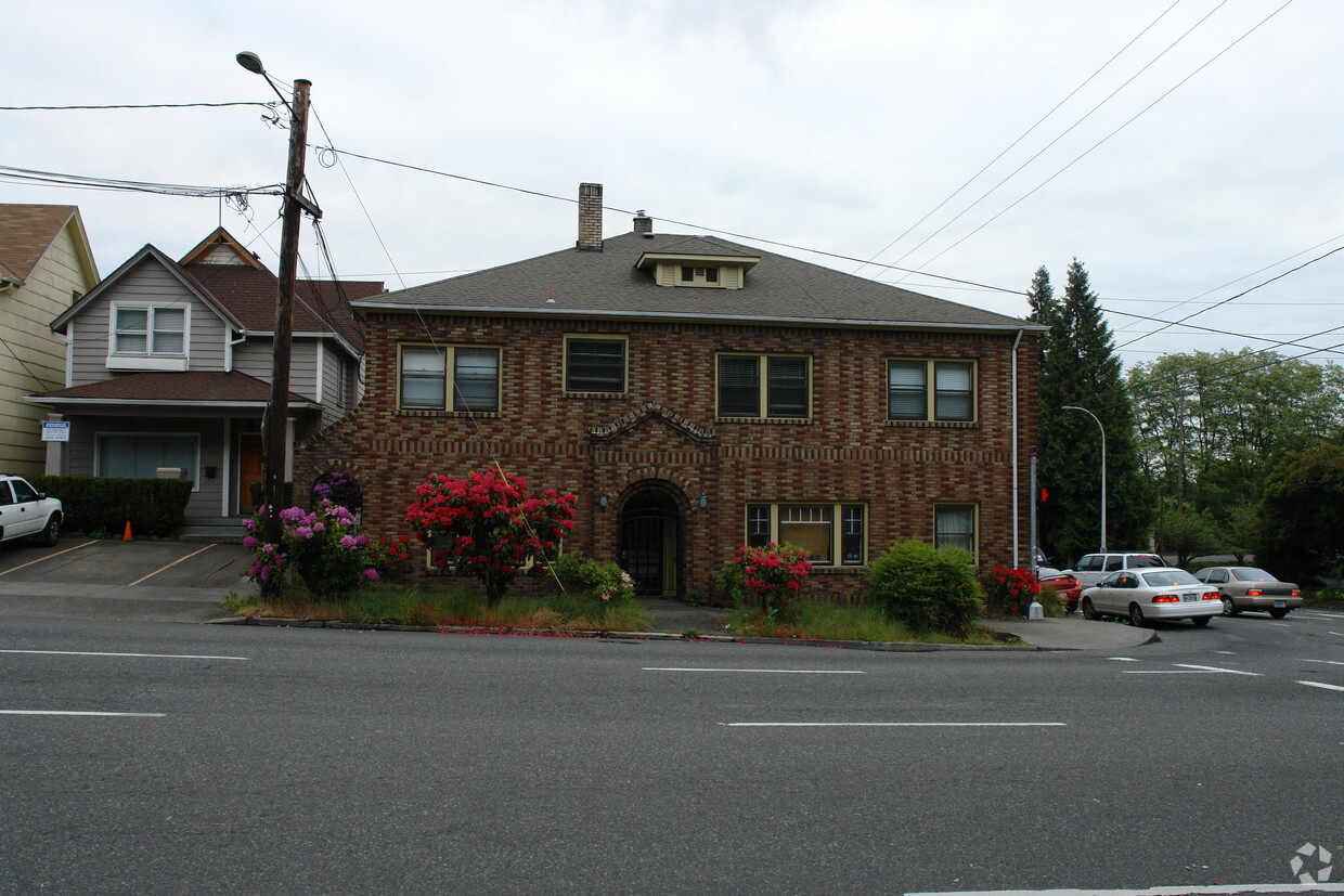 Building Photo - 2436-2442 SW 5th Ave