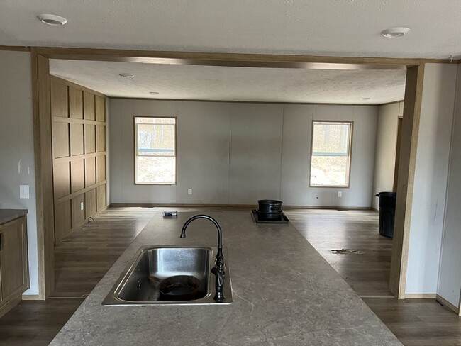 Building Photo - RENT TO OWN! For sale with OWNER FINANCING!