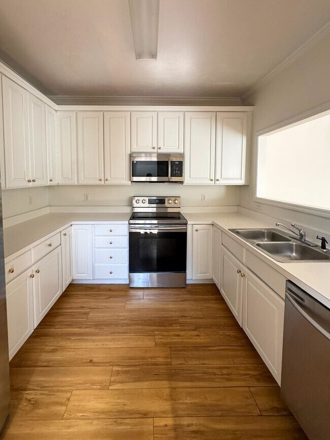 Foto del edificio - Charming 3 Bed 2.5 Bath Fayetteville Home