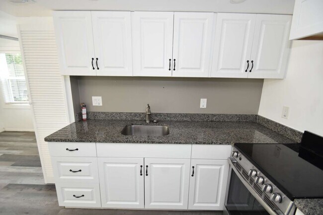 Foto del edificio - 403 N Oleander Ave